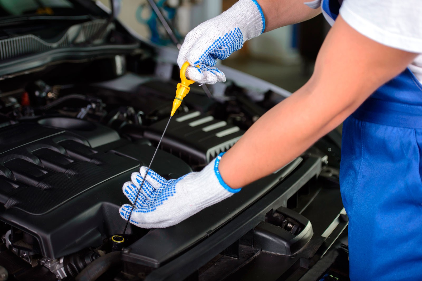 Значение регулярной замены масла и проверки жидкостей для вашего автомобиля