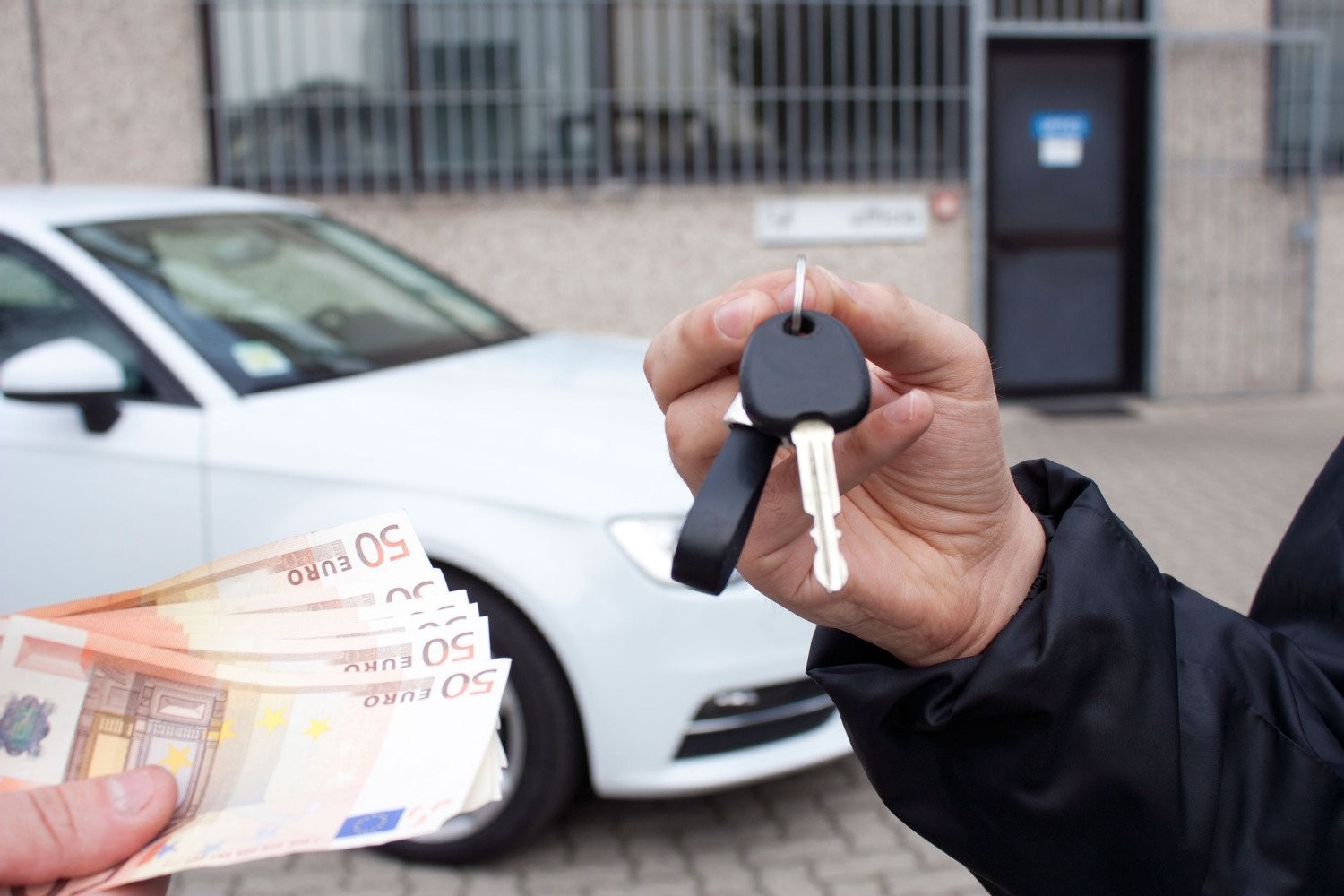 Лайфхаки для экономии денег при покупке нового автомобиля: Советы для потенциальных покупателей